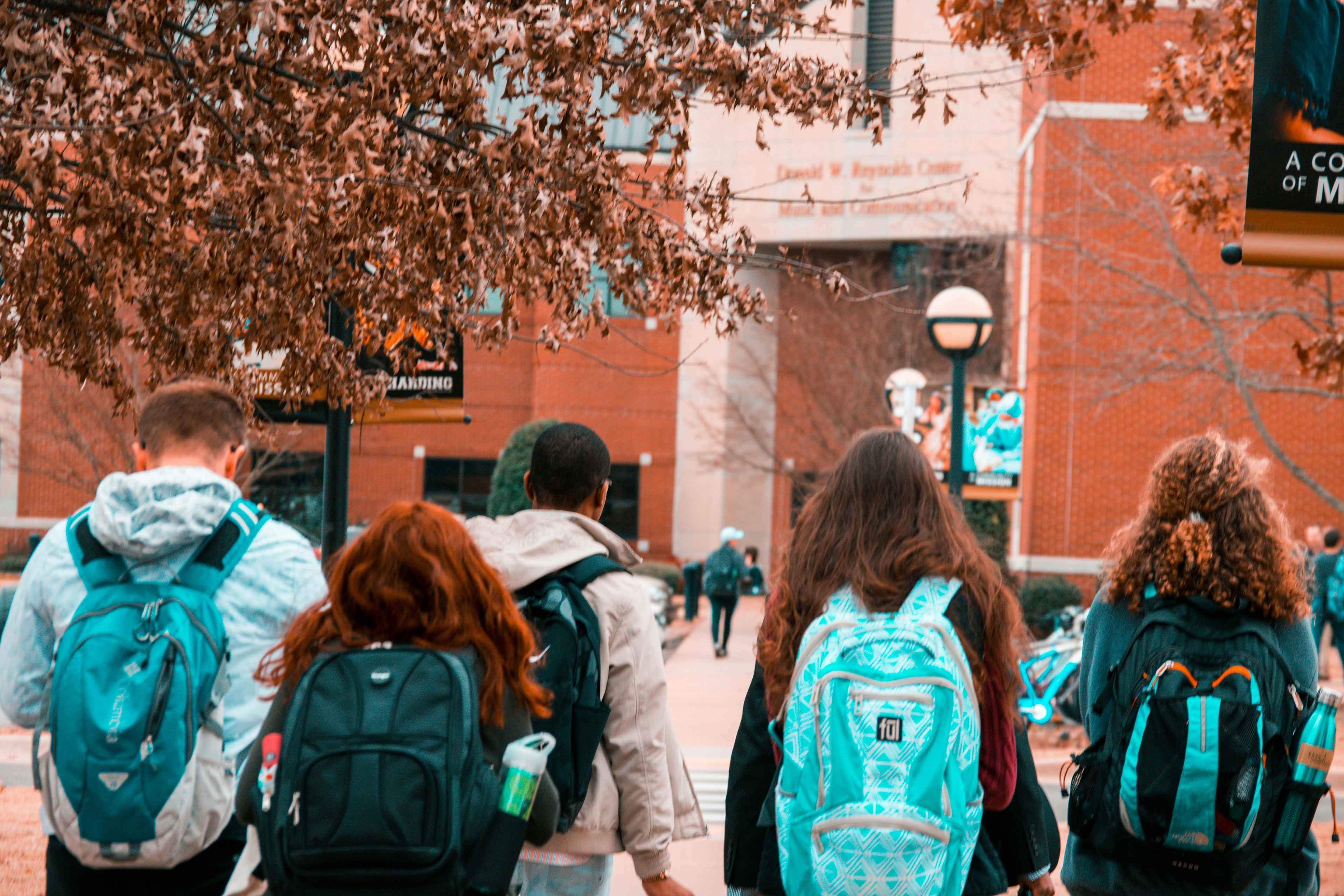Students walking on college campus - Find your perfect college with Admission Spaces