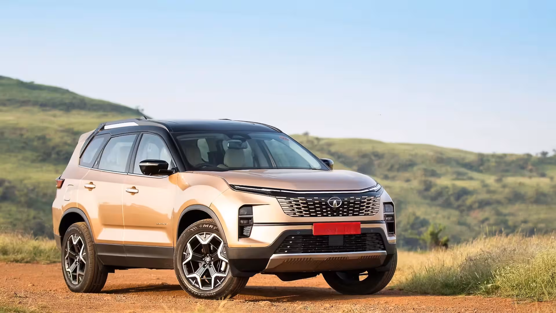 Tata Safari Front Left Side Image