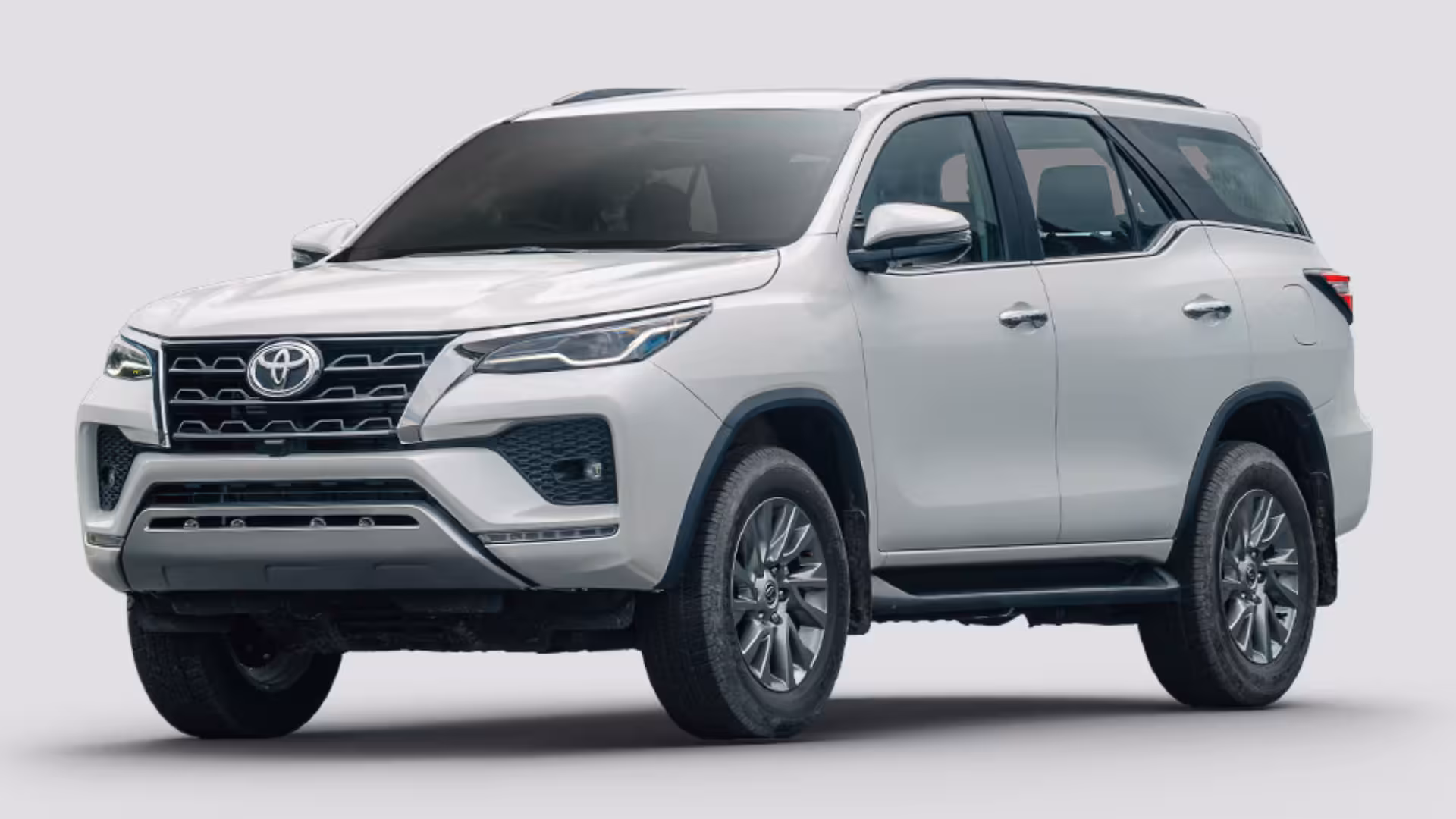 Toyota Fortuner image 1