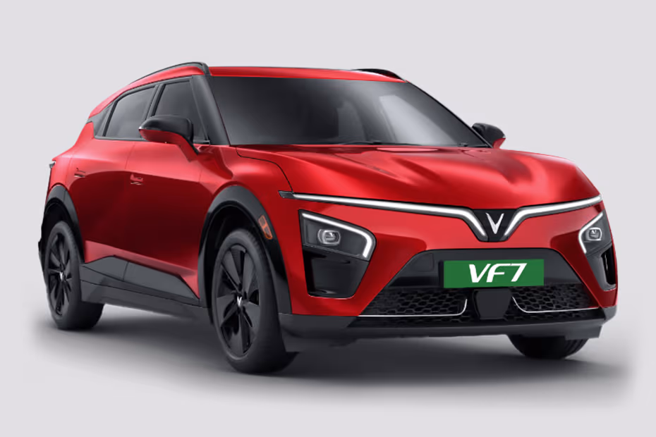 VinFast VF7 Front Left Side Image